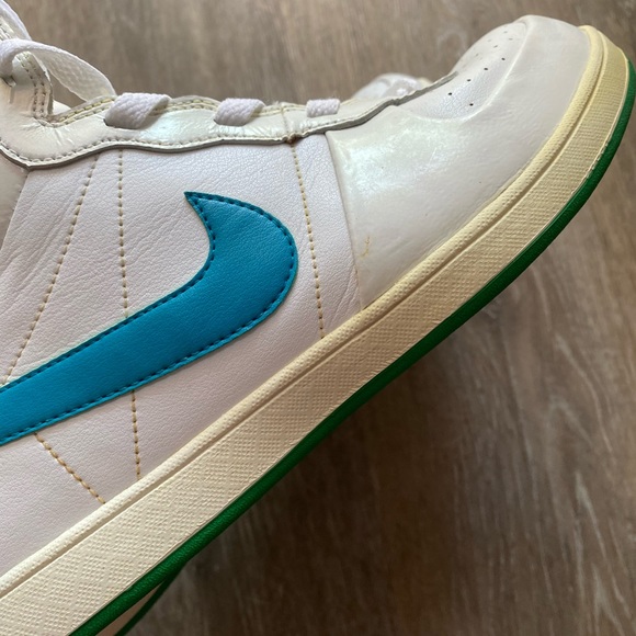 Nike Legend High Tops - Picture 4 of 7